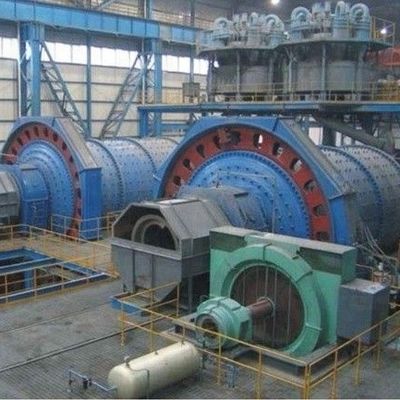 鉄鉱石加工工場 粉砕機とスクリーン鉱石重力利用装置